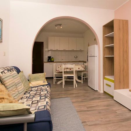 One Bedroom Apartment Near The Kamenjak Park In Prematura Premantura Exteriör bild